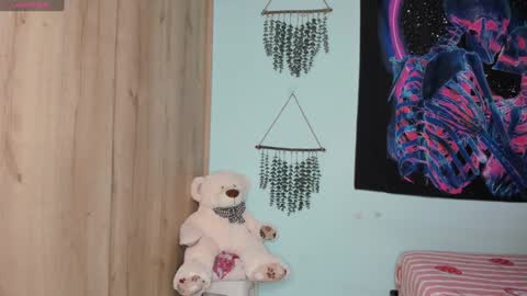 Snapshot of maya__fox chatting on 02/03/25, 11:05 OF mayitta19 online show from 02/03/25, 11:05