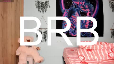 Snapshot of maya__fox chatting on 02/09/25, 03:43 OF mayitta19 online show from 02/09/25, 03:43