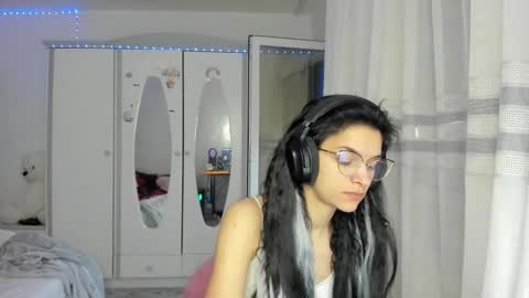 Snapshot of maya_and_guests chatting on 02/19/26, 06:09 Maya online show from 02/19/26, 06:09