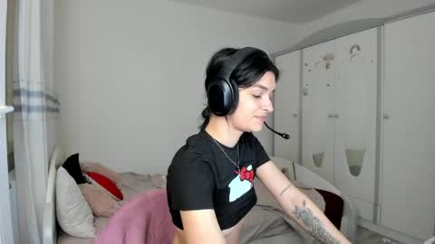 Maya online show from 04/15/26, 06:48