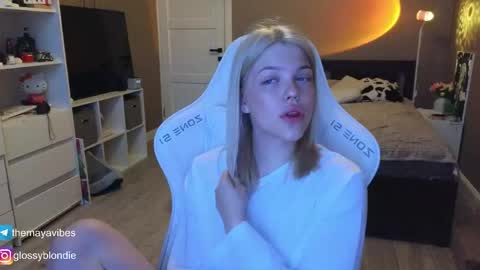 Maya online show from 04/17/26, 03:53