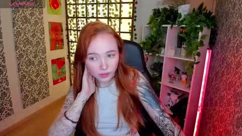 Snapshot of maya_light chatting on 10/08/25, 01:58 Maya online show from 10/08/25, 01:58