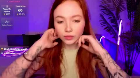 Snapshot of maya_light chatting on 11/28/25, 08:39 Maya online show from 11/28/25, 08:39