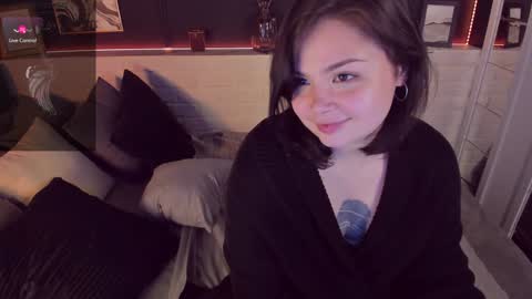 Woman online show from 12/14/24, 03:36