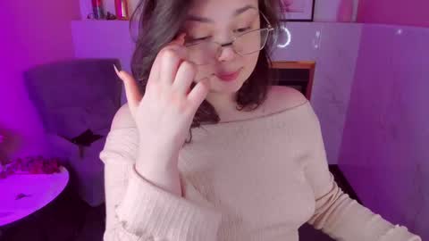 Woman online show from 03/12/25, 05:07