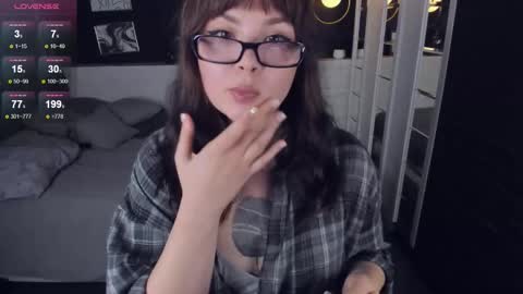 Woman online show from 10/24/25, 02:57