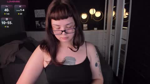 Woman online show from 11/08/25, 01:55