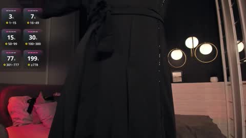 Woman online show from 11/14/25, 12:37