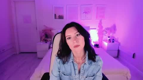 Maya  Follow me online show from 10/24/25, 02:24