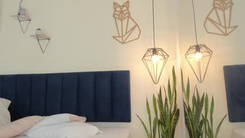 Snapshot of mayaevansmg chatting on 12/01/25, 12:32 SOFIA online show from 12/01/25, 12:32