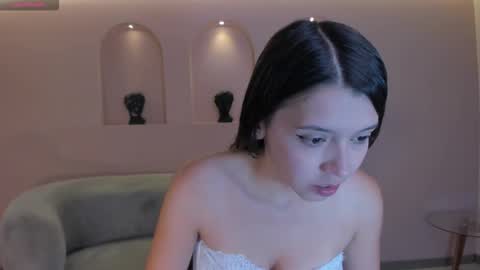 M A Y A    H O F F M A N online show from 12/18/25, 11:05