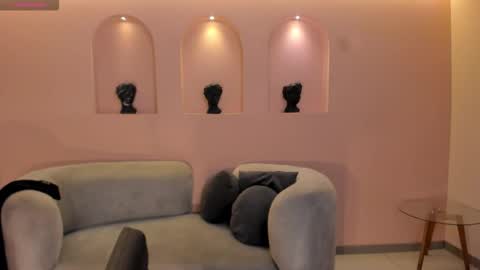 M A Y A    H O F F M A N online show from 12/19/25, 01:51