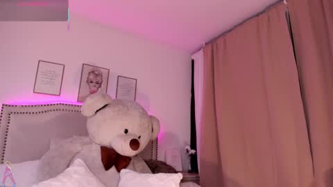 Mayajhons online show from 12/17/25, 11:27