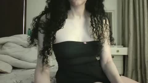 Snapshot of mayamiaxoxo chatting on 10/08/25, 05:43 mayamiaxoxo online show from 10/08/25, 05:43