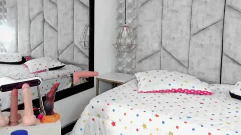 Nicolle Ruselle   Hello my lovely  schedule for great fun from  630 am and end 800 pm Colombian time I wait for you online show from 11/06/25, 12:28