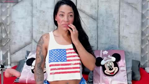 Nicolle Ruselle   Hello my lovely  schedule for great fun from  630 am and end 800 pm Colombian time I wait for you online show from 11/23/25, 10:37