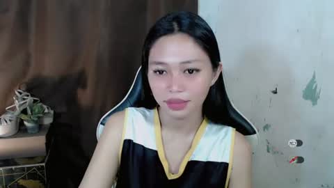 Snapshot of mayasally_ chatting on 06/17/26, 01:30 mayasally_ online show from 06/17/26, 01:30