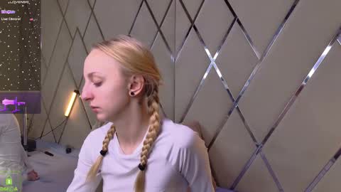 Maya online show from 12/17/25, 05:24