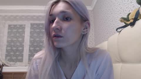 maybe_doll online show from 10/19/25, 09:04