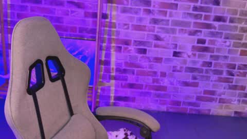 maybloom_ online show from 04/15/26, 02:24