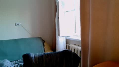 Snapshot of maybloom_ chatting on 05/15/26, 05:14 maybloom_ online show from 05/15/26, 05:14