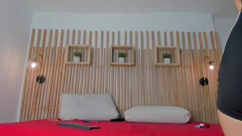 Snapshot of maye_wells_ chatting on 12/18/25, 07:20 Maye Wells online show from 12/18/25, 07:20