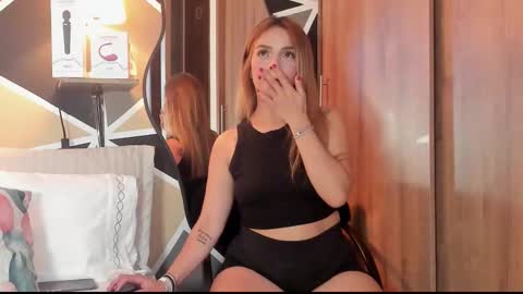 Snapshot of maylinfox chatting on 09/11/25, 01:33 MaylinFox online show from 09/11/25, 01:33