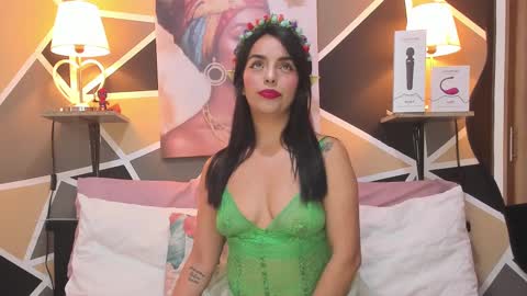 Snapshot of maylinfox chatting on 10/22/25, 02:06 MaylinFox online show from 10/22/25, 02:06