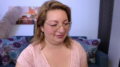 Snapshot of maylinleee chatting on 01/22/25, 10:59 Mailyn online show from 01/22/25, 10:59