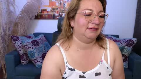 Snapshot of maylinleee chatting on 01/23/25, 02:02 Mailyn online show from 01/23/25, 02:02