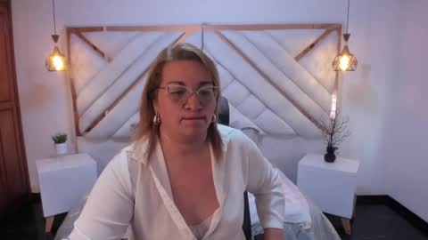 Snapshot of maylinleee chatting on 03/04/25, 03:37 Mailyn online show from 03/04/25, 03:37