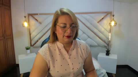 Snapshot of maylinleee chatting on 03/08/25, 11:48 Mailyn online show from 03/08/25, 11:48