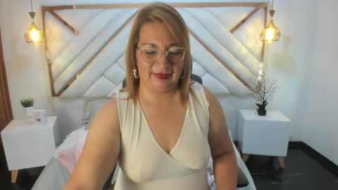 Snapshot of maylinleee chatting on 03/12/25, 09:03 Mailyn online show from 03/12/25, 09:03