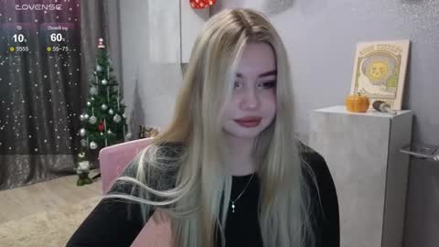 Snapshot of maymallorie chatting on 12/03/24, 02:38 may online show from 12/03/24, 02:38
