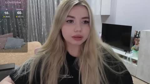 Snapshot of maymallorie chatting on 01/11/25, 01:06 may online show from 01/11/25, 01:06