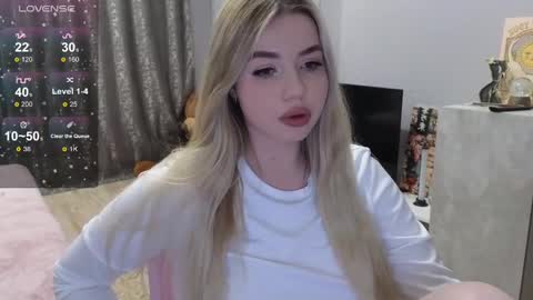 Snapshot of maymallorie chatting on 01/29/25, 01:49 may online show from 01/29/25, 01:49