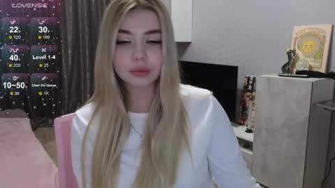 Snapshot of maymallorie chatting on 02/02/25, 03:07 may online show from 02/02/25, 03:07