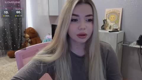 Snapshot of maymallorie chatting on 02/05/25, 11:55 may online show from 02/05/25, 11:55