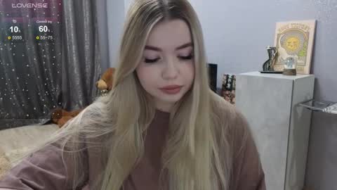 Snapshot of maymallorie chatting on 02/13/25, 06:38 may online show from 02/13/25, 06:38
