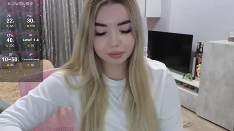 Snapshot of maymallorie chatting on 02/27/25, 12:54 may online show from 02/27/25, 12:54