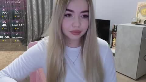 Snapshot of maymallorie chatting on 02/27/25, 02:43 may online show from 02/27/25, 02:43