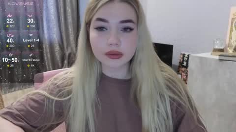 Snapshot of maymallorie chatting on 03/02/25, 05:01 may online show from 03/02/25, 05:01