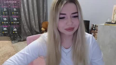 Snapshot of maymallorie chatting on 03/03/25, 02:15 may online show from 03/03/25, 02:15