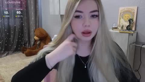 Snapshot of maymallorie chatting on 03/04/25, 05:00 may online show from 03/04/25, 05:00