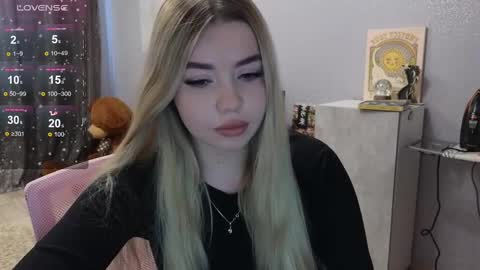 Snapshot of maymallorie chatting on 03/04/25, 11:19 may online show from 03/04/25, 11:19