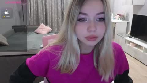 Snapshot of maymallorie chatting on 09/14/25, 02:00 may online show from 09/14/25, 02:00