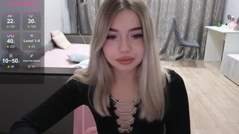 Snapshot of maymallorie chatting on 10/09/25, 10:19 may online show from 10/09/25, 10:19
