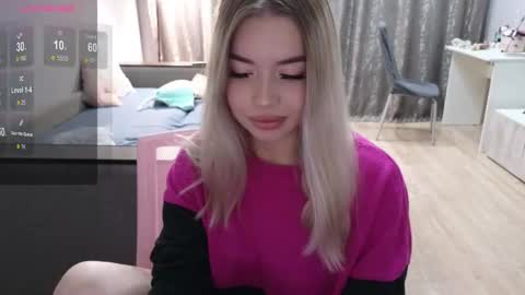 Snapshot of maymallorie chatting on 10/10/25, 10:20 may online show from 10/10/25, 10:20