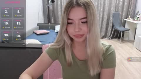 Snapshot of maymallorie chatting on 10/11/25, 10:41 may online show from 10/11/25, 10:41