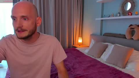 Angie  Alex online show from 03/08/25, 08:22